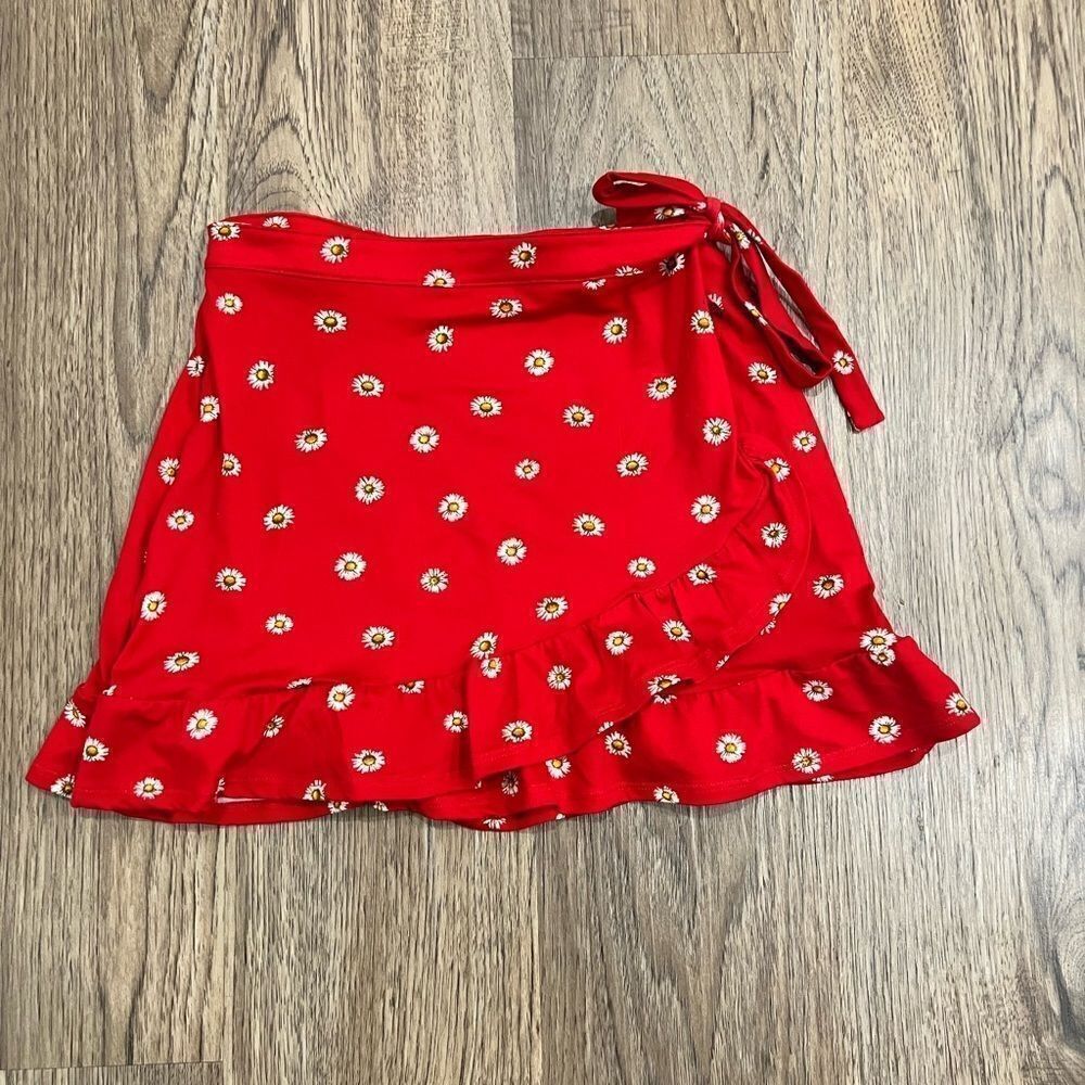 No Boundaries daisy print wrap mini skirt in red - Picture 2 of 4